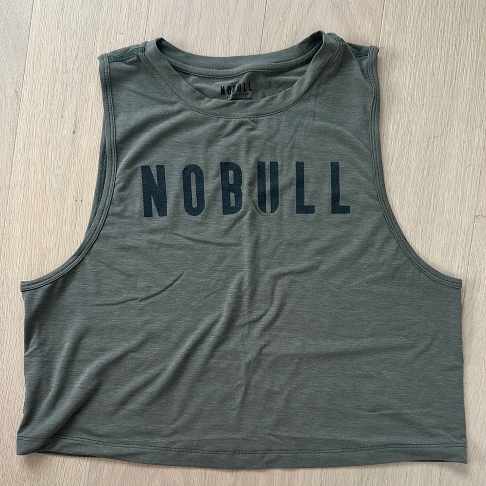 NOBULL Women’s Army green Sleeveless Muscle Tee Crop medium